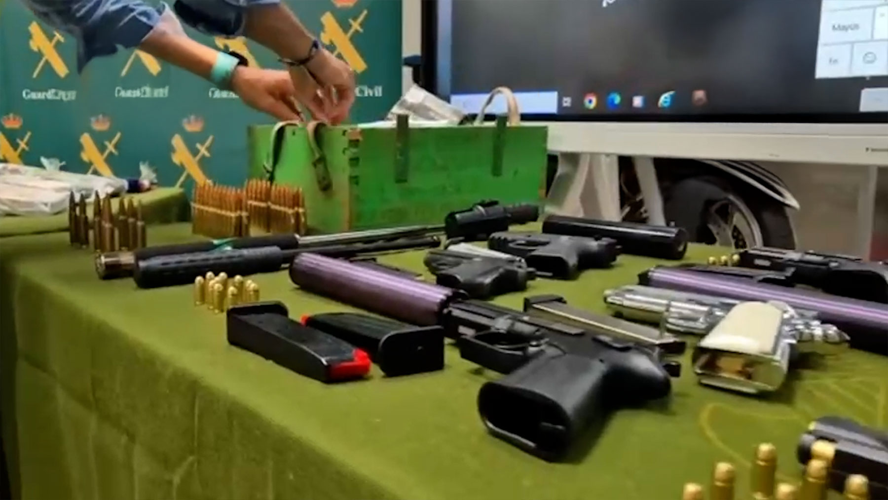 El inspector Faustino Nogales tenía en su casa un arsenal de armas de fuego, machetes y puños americanos