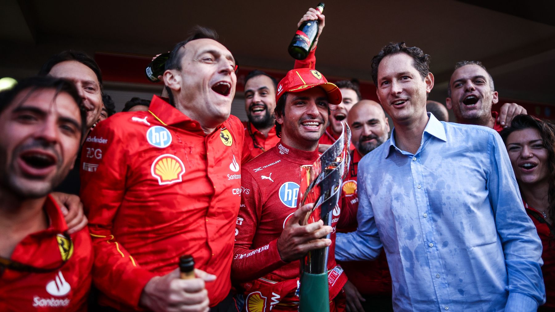 Ferrari revela su arrepentimiento con Hamilton y medita descolgar el teléfono con Sainz