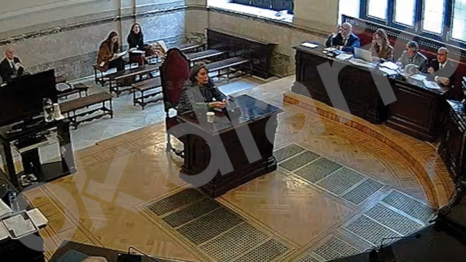 El vídeo ante el juez de la empleada del PSOE que repartía los sobres: Guardaba el dinero en un cajón