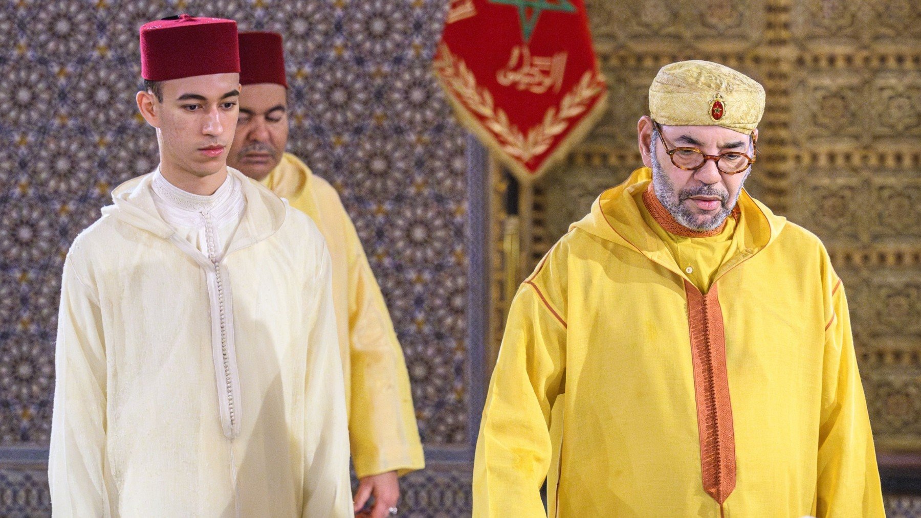 El rey Mohamed VI de Marruecos y su heredero, el príncipe Moulay Hasán. (Foto: Europa Press)