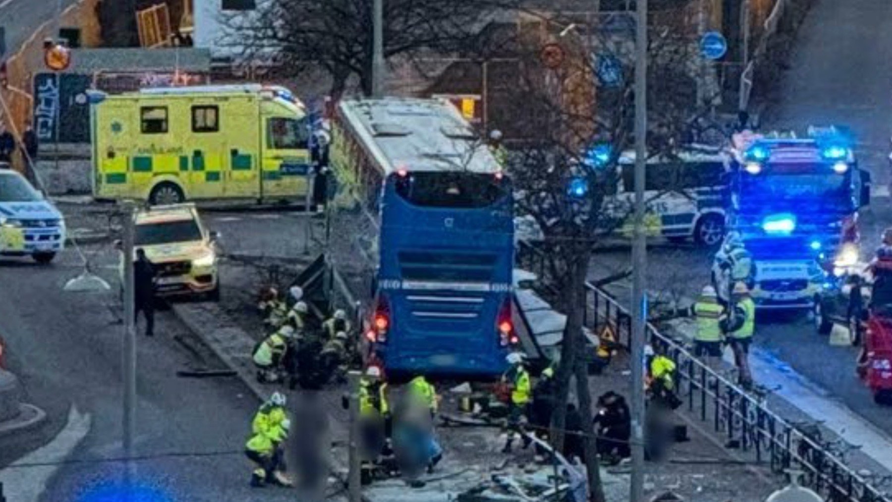 Al menos 3 muertos y 5 heridos tras ser arrollados por un autobús en una parada del centro de Estocolmo