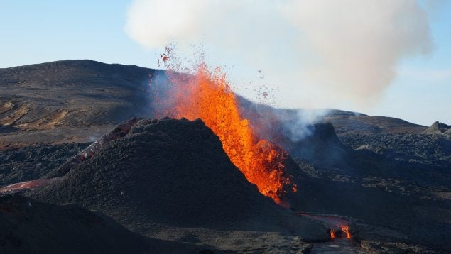 Científicos españoles detectan erupciones volcánicas, erupción volcánica, detección erupciones volcánicas con IA, uso de inteligencia artificial para predecir catástrofes naturales.