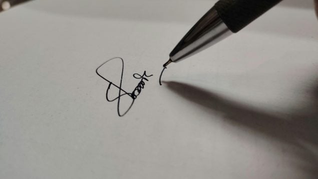 Cómo firman las personas infieles