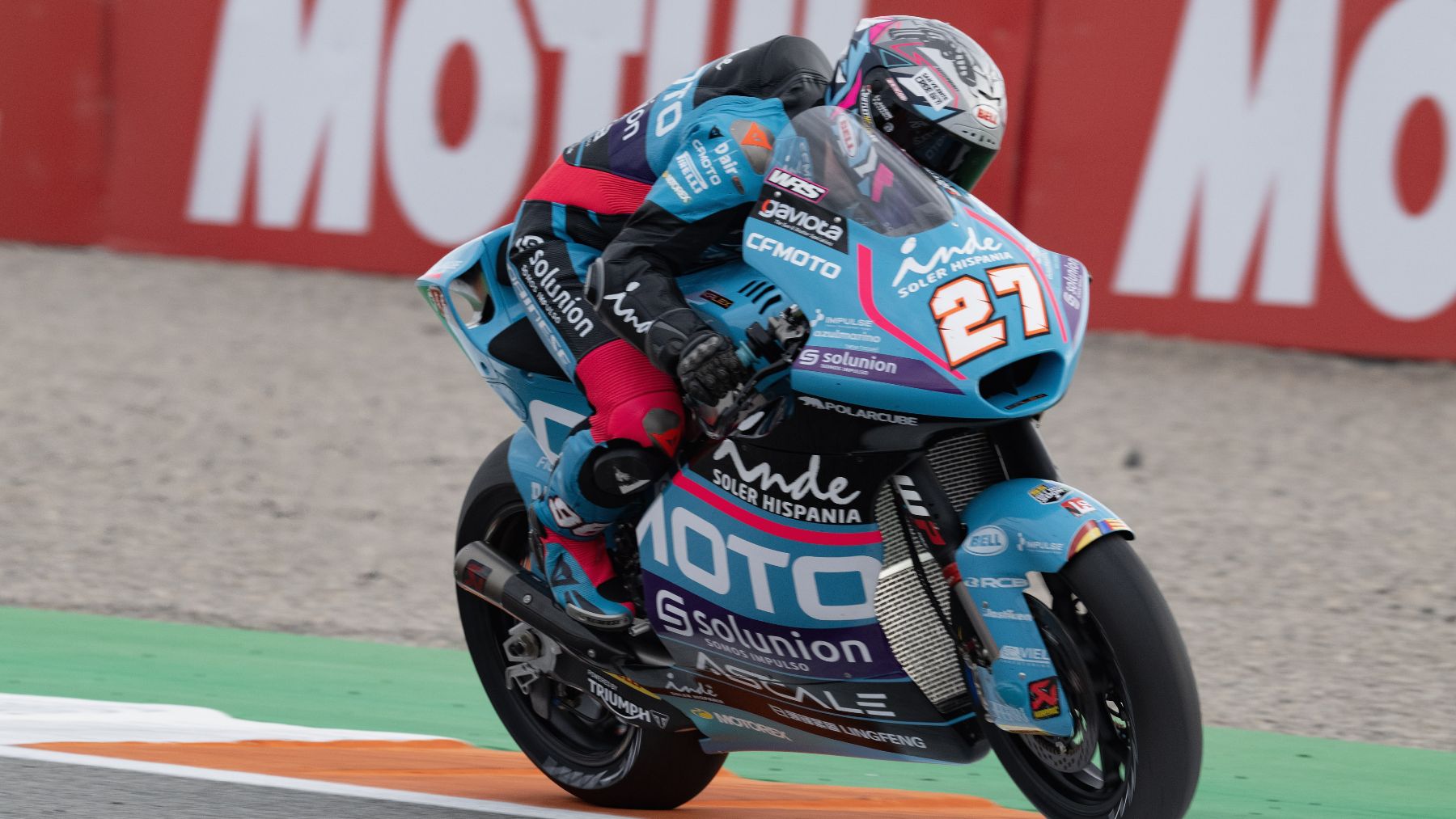 Holgado firma la pole en Moto2 y Manugasss saldrá delante de Moreira