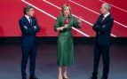Perico Delgado y Carlos de Andrés junto a la ministra Pilar Alegría en la presentación de La Vuelta a España 2024.
