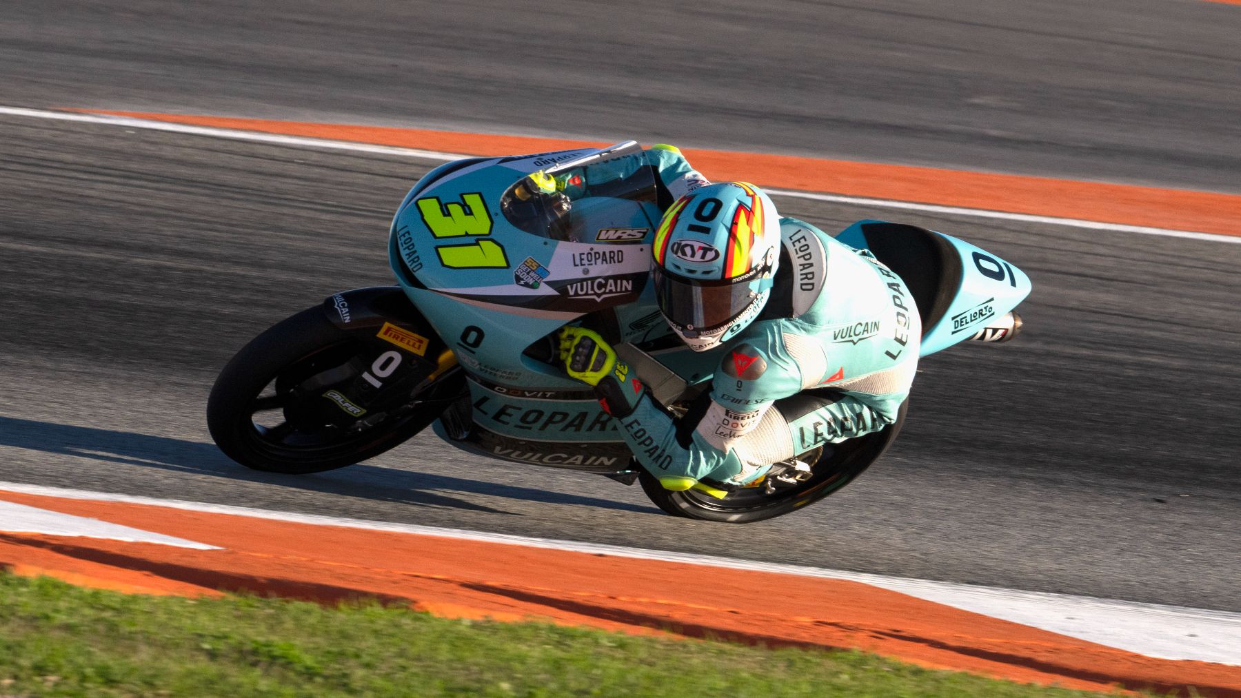 Adrián Fernández, durante el GP de la Comunidad Valenciana de MotoGP. (Getty)
