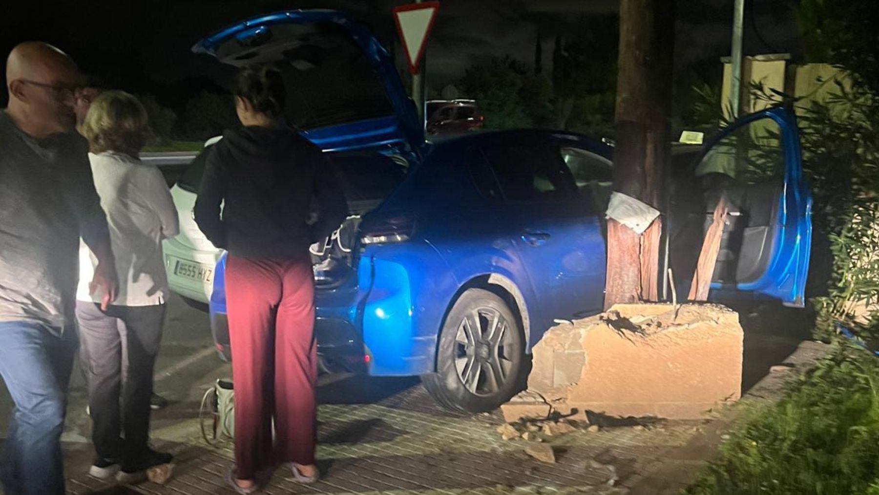 Nuevo accidente en la rotonda de Palmanyola: una conductora pierde el control y arrolla varios vehículos