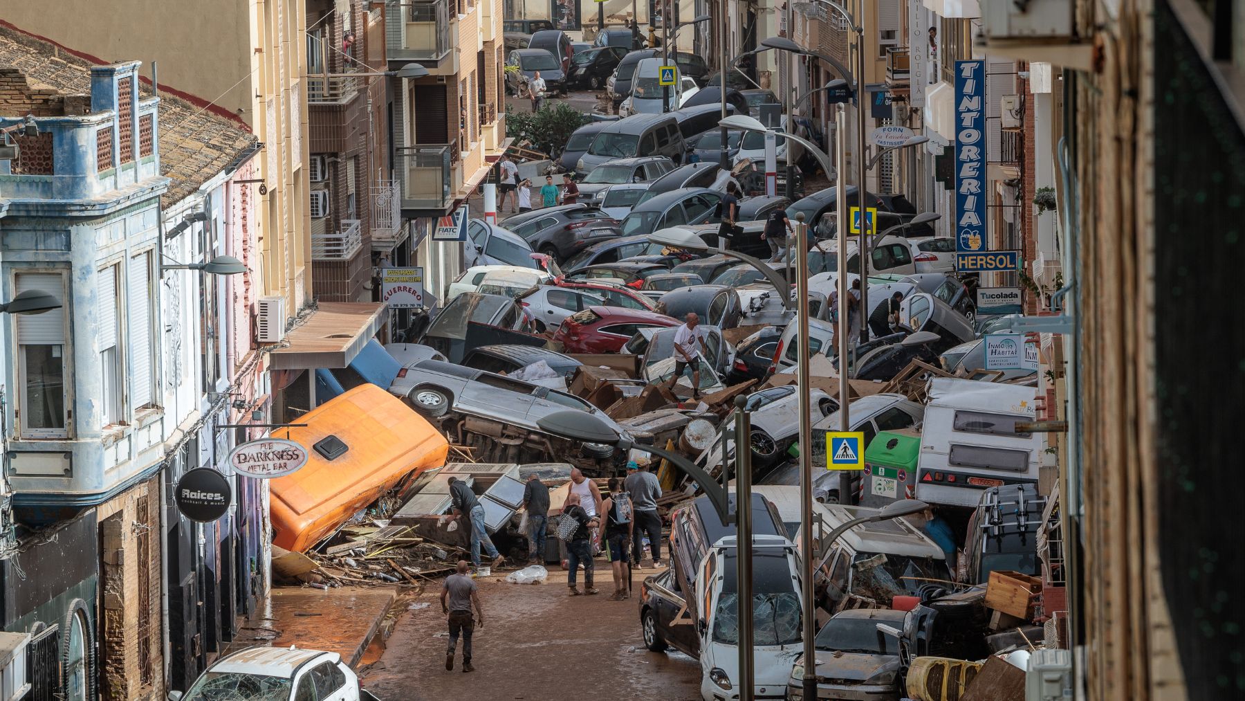 Valencia tras la DANA. Greenpeace documenta posibles causas del enorme impacto de las lluvias torrenciales en el este y el sur de España. (Foto: Gabriel Gallo / Greenpeace).