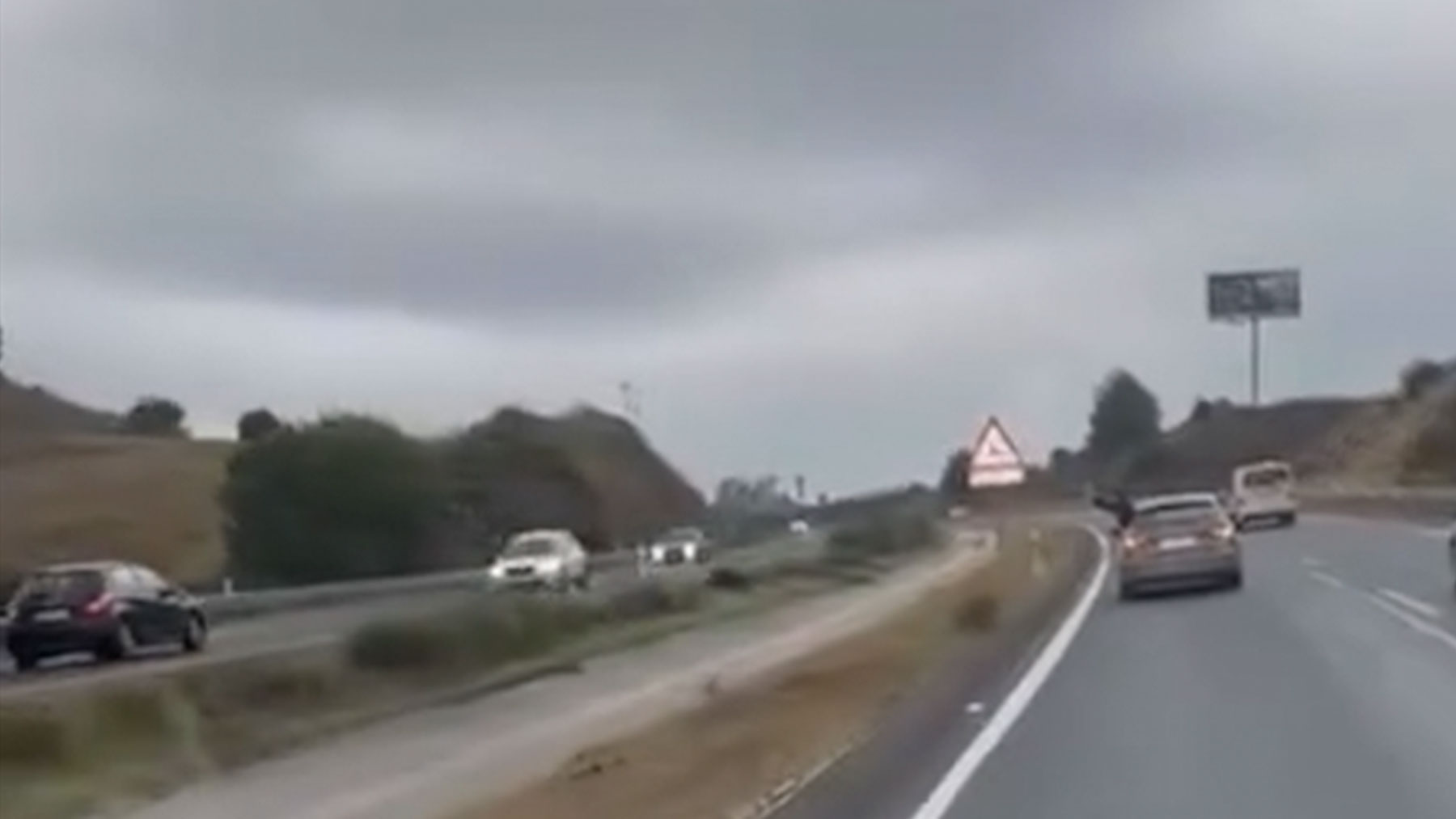 Una conductora kamikaze provoca un grave accidente con 5 heridos en la AP-7 en Mijas