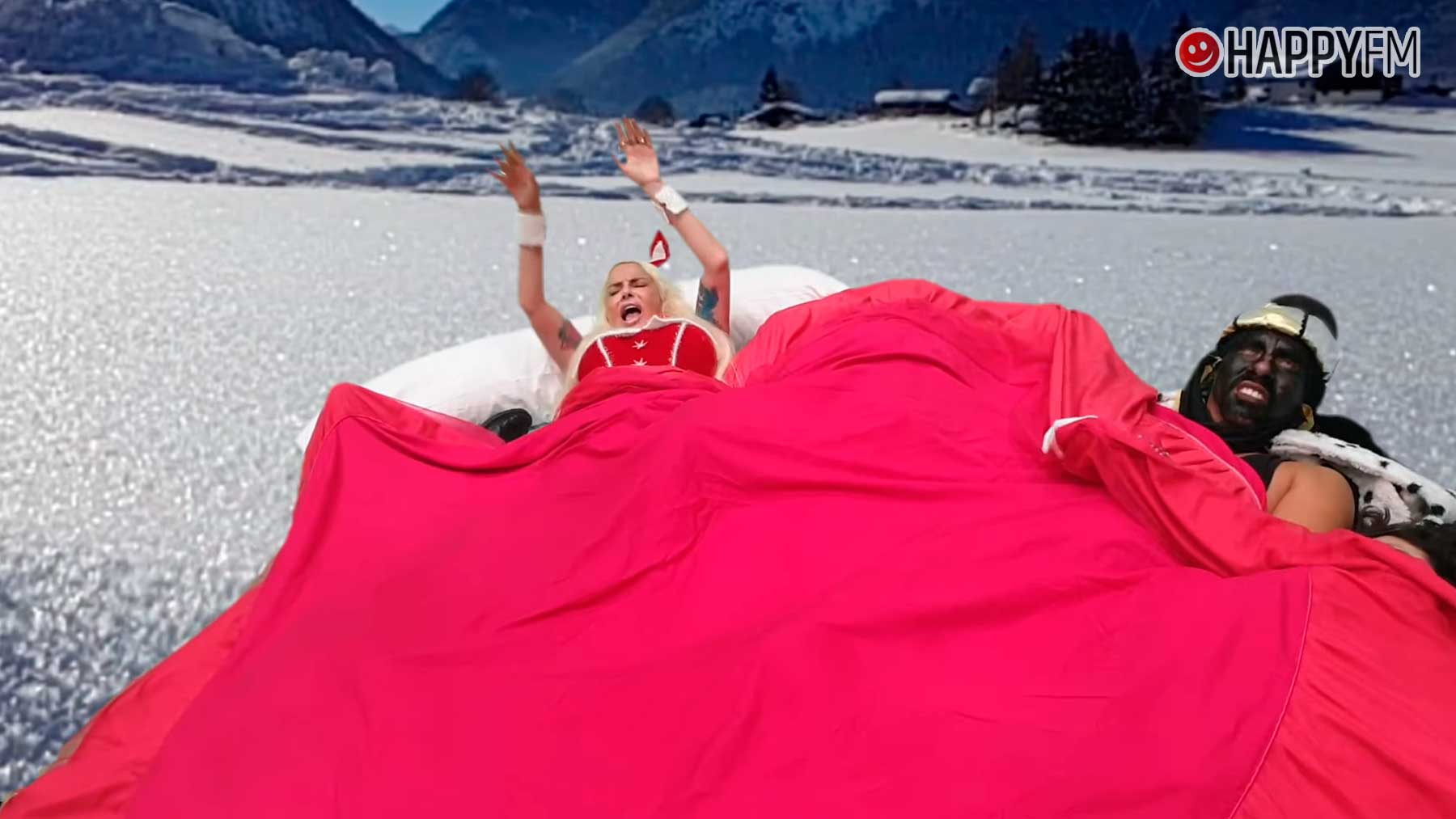 Leticia Sabater, a la cama con los Reyes Magos en su nuevo villancico: Dame duro, como el turrón