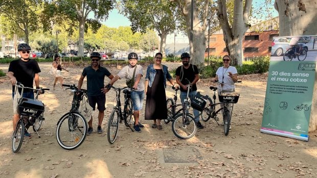 Entrega de bicicletas. (Foto: Ayuntamiento de Lérida).