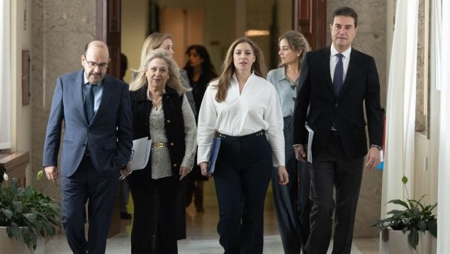 La portavoz del PP en el Congreso, Ester Muñoz, con su equipo.