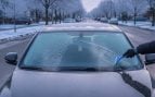 quitar el hielo del parabrisas