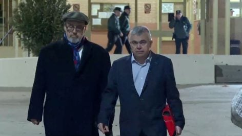 Cerdán sale de la cárcel de Soto acompañado de su abogado.