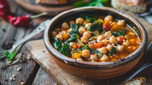 Garbanzos con acelgas al estilo Arguiñano: receta tradicional