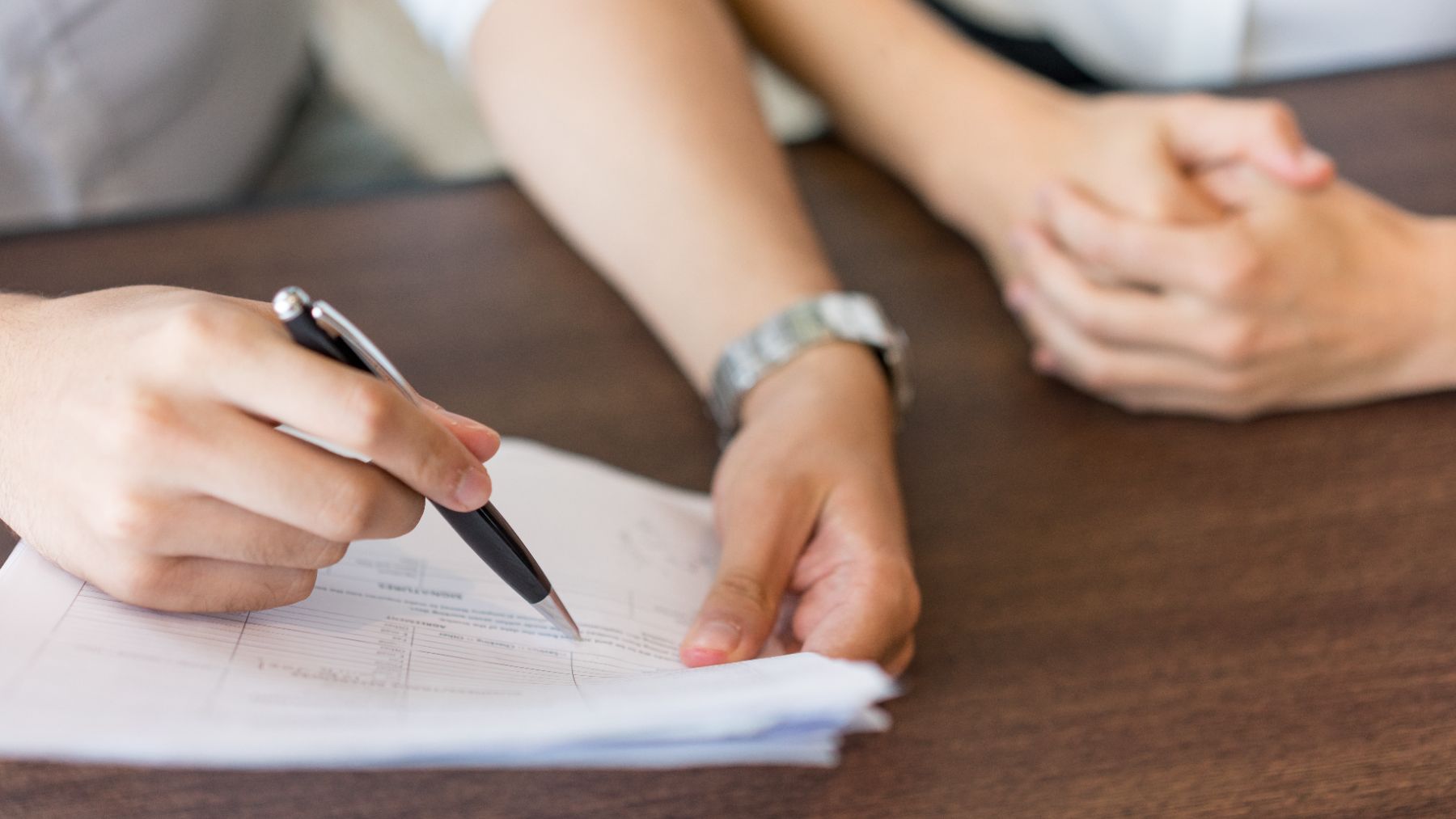 Se hace en España y es lo peor: el aviso de un abogado sobre los testamentos que te afecta