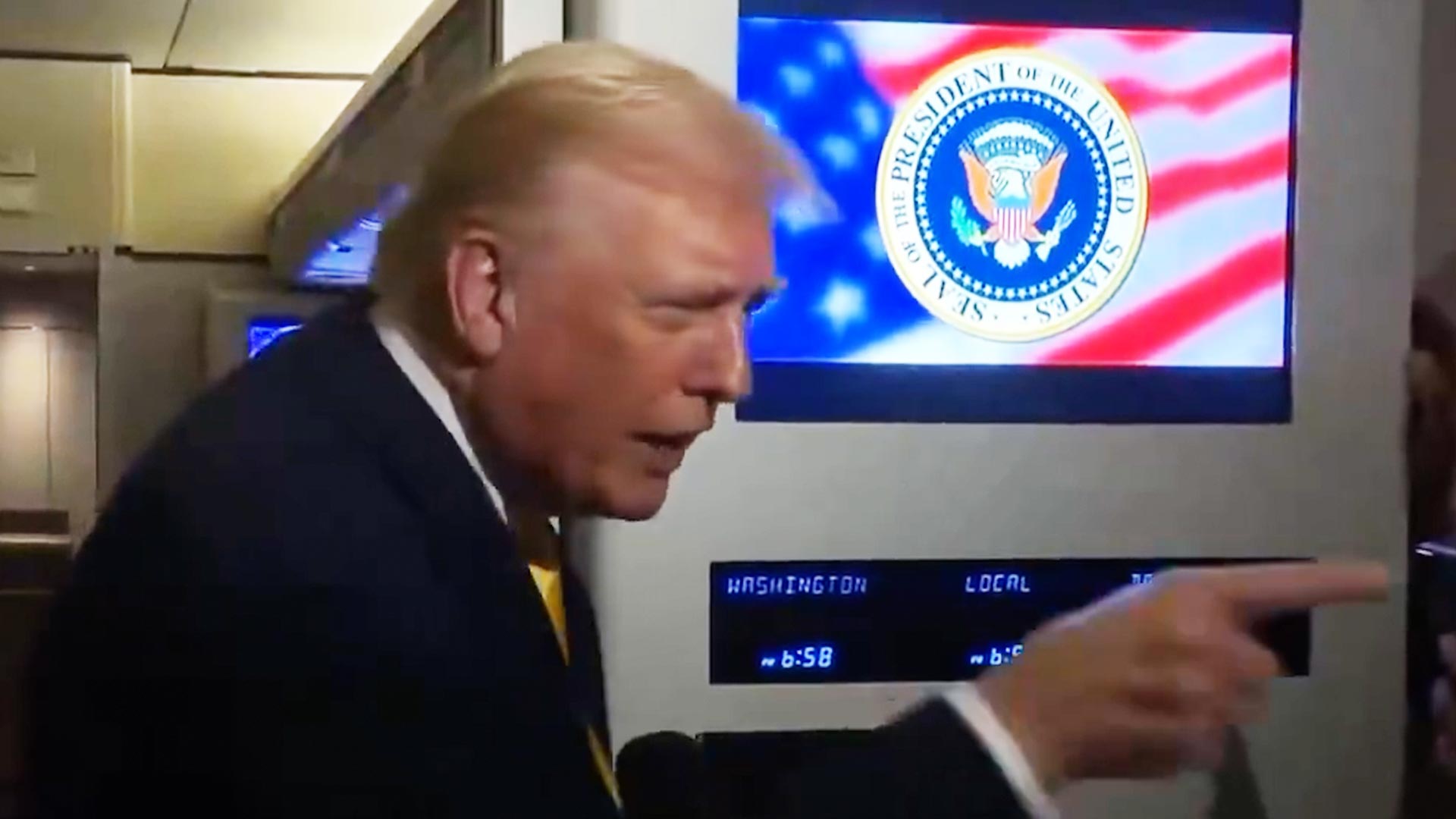 Trump protagoniza un tenso momento con una periodista por la