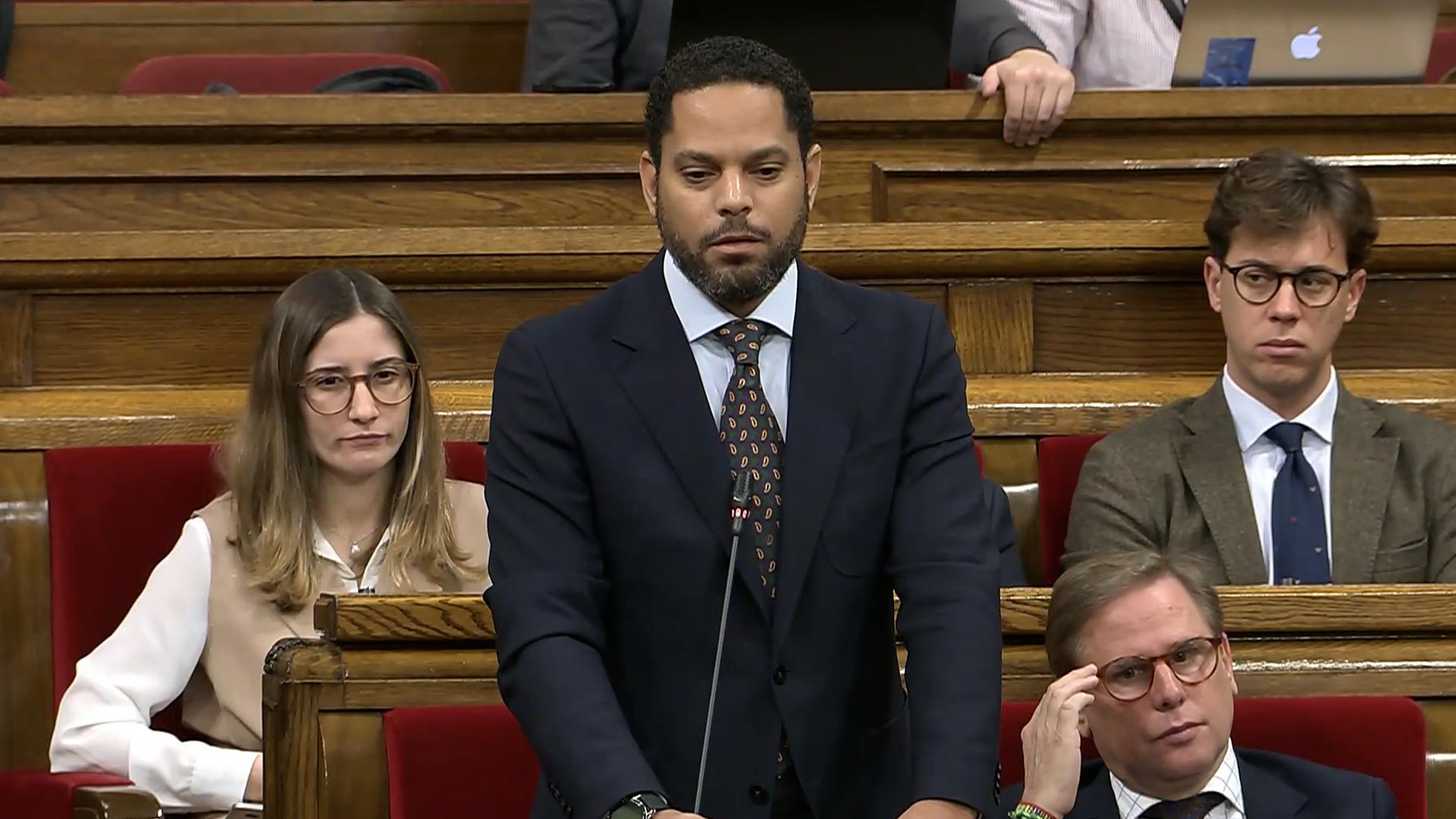 Garriga culpa a Illa de permitir la okupación de 700 viviendas públicas en barrios obreros de Cataluña