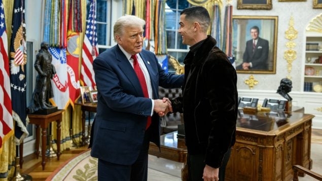 El saludo entre Donald Trump y Cristiano Ronaldo en la Casa Blanca. (@TheWhiteHouse)