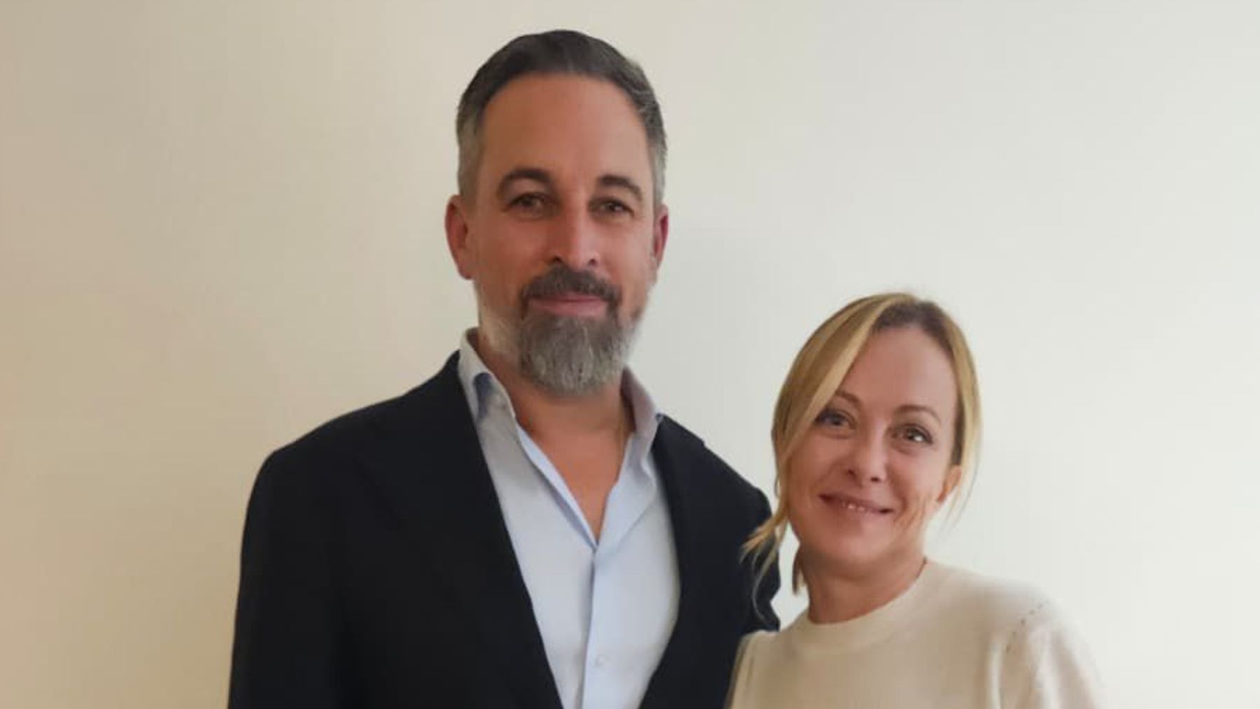 Abascal se reúne en Roma con Meloni para analizar la corrupción en España y la invasión migratoria