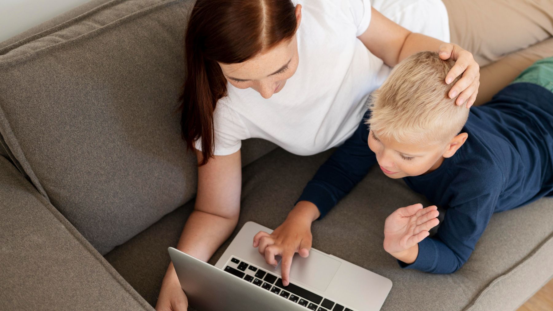 Esto es lo que pasa si tu hijo se pone malo y te vas del trabajo: lo dice un abogado laboralista
