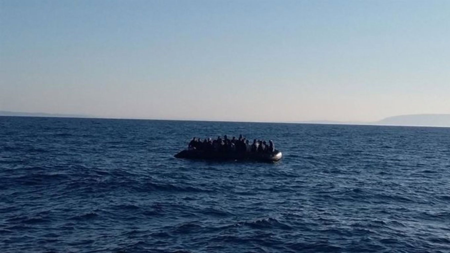 Intensa búsqueda de 18 inmigrantes desaparecidos en una patera rescatada en aguas de Baleares