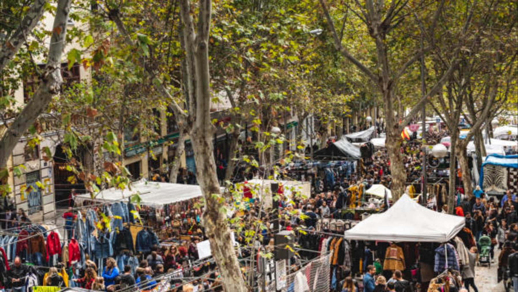 Imagen aérea del Rastro de Madrid. (Foto: IStock)