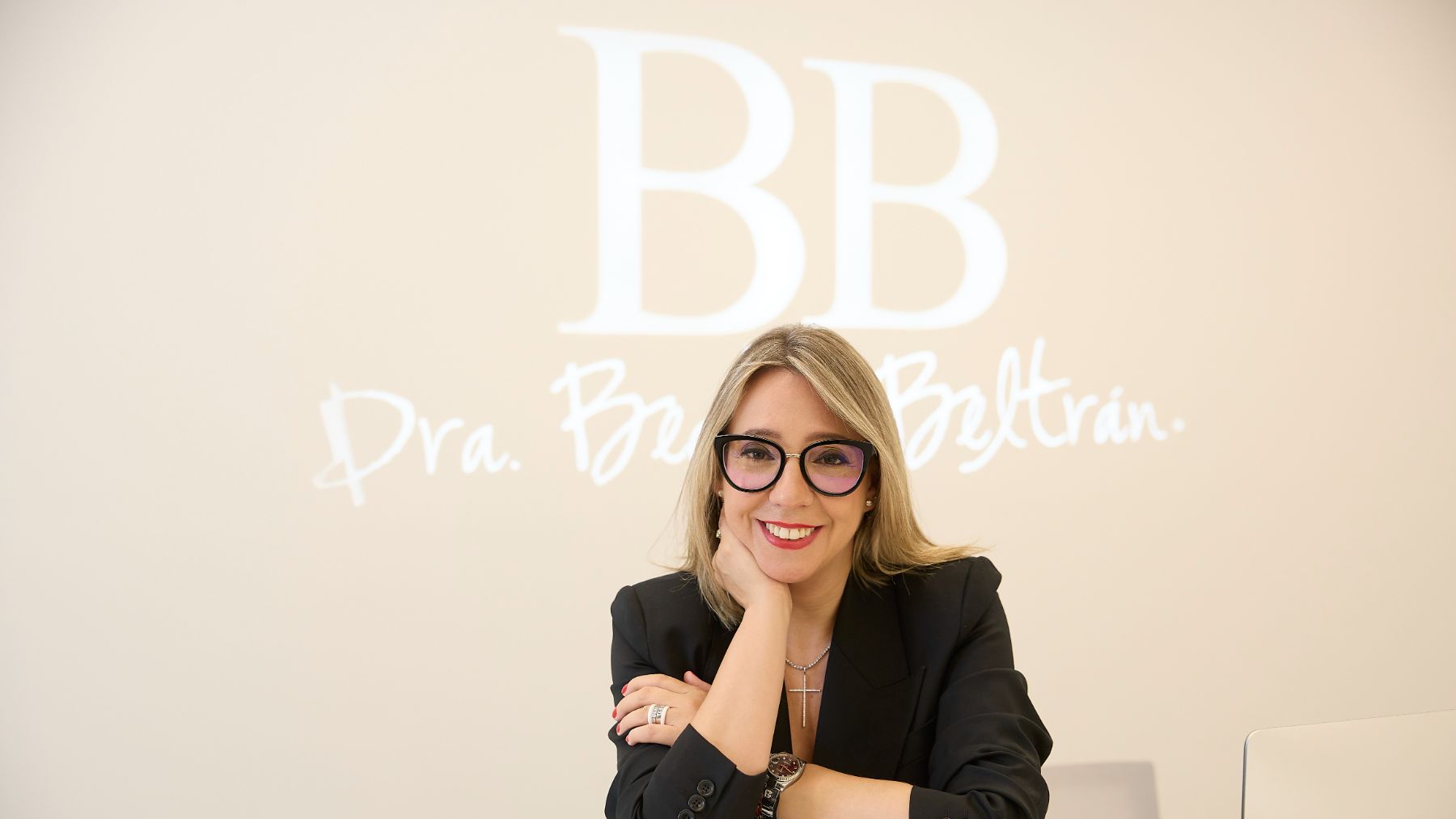 Dra. Beatriz Beltrán: El exceso mantenido de cortisol disminuye la síntesis de colágeno y elastina