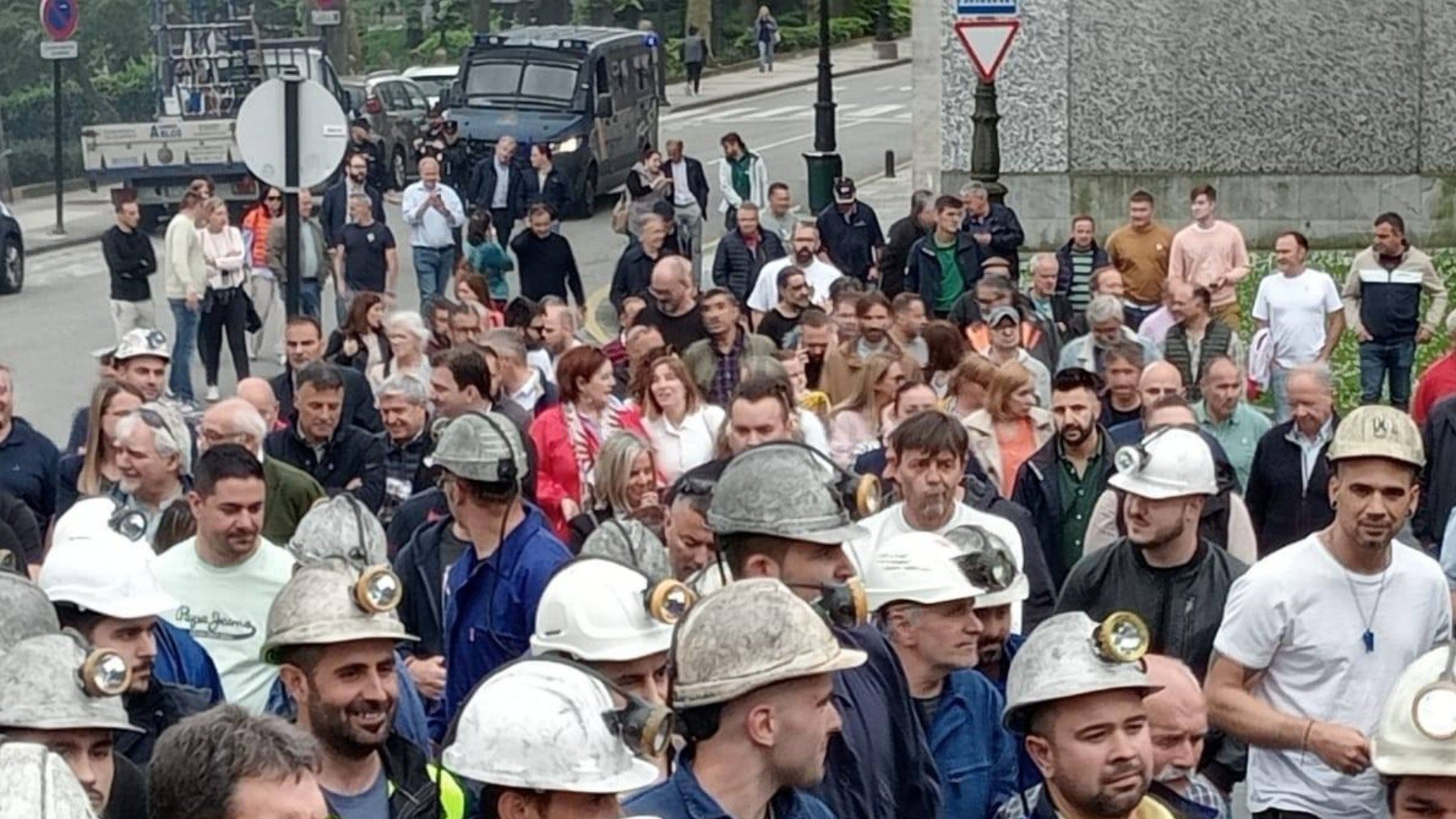 Al menos tres desaparecidos en un accidente minero en Cangas del Narcea (Asturias)