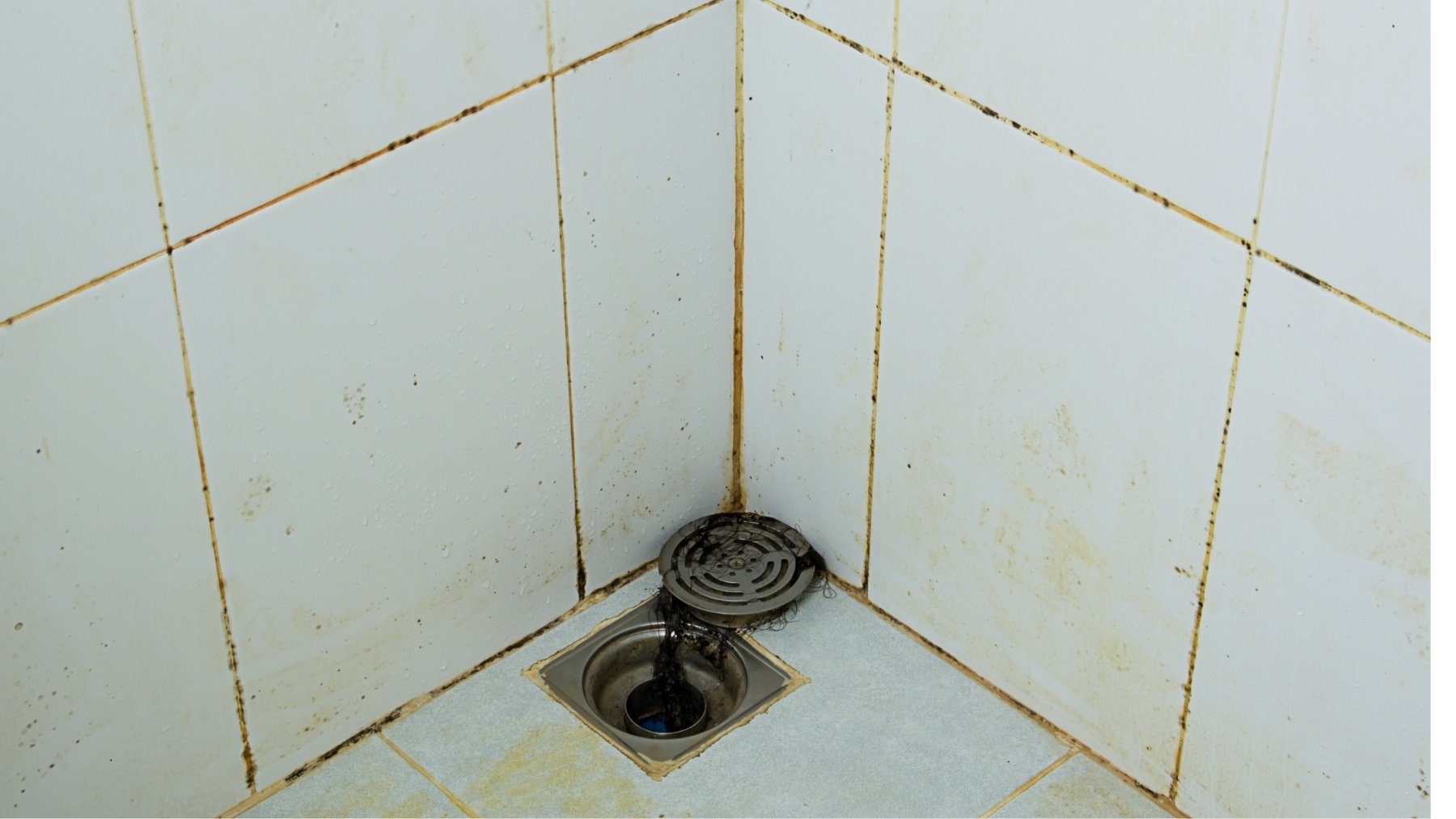 Así limpian las juntas del suelo quienes siempre tienen la casa impecable: lo que usan es sorprendente