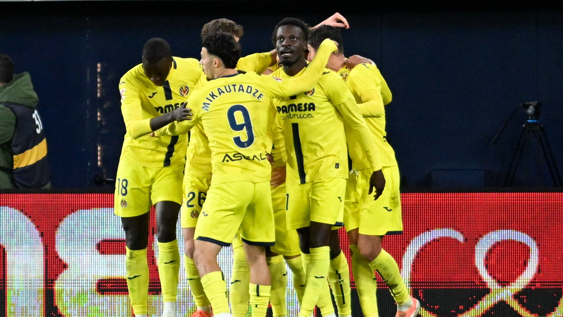 Los jugadores del Villarreal celebran un gol. (EFE)