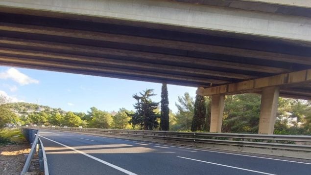 Desviado el tráfico en la autopista de Andratx por desprendimientos en el puente de Portals
