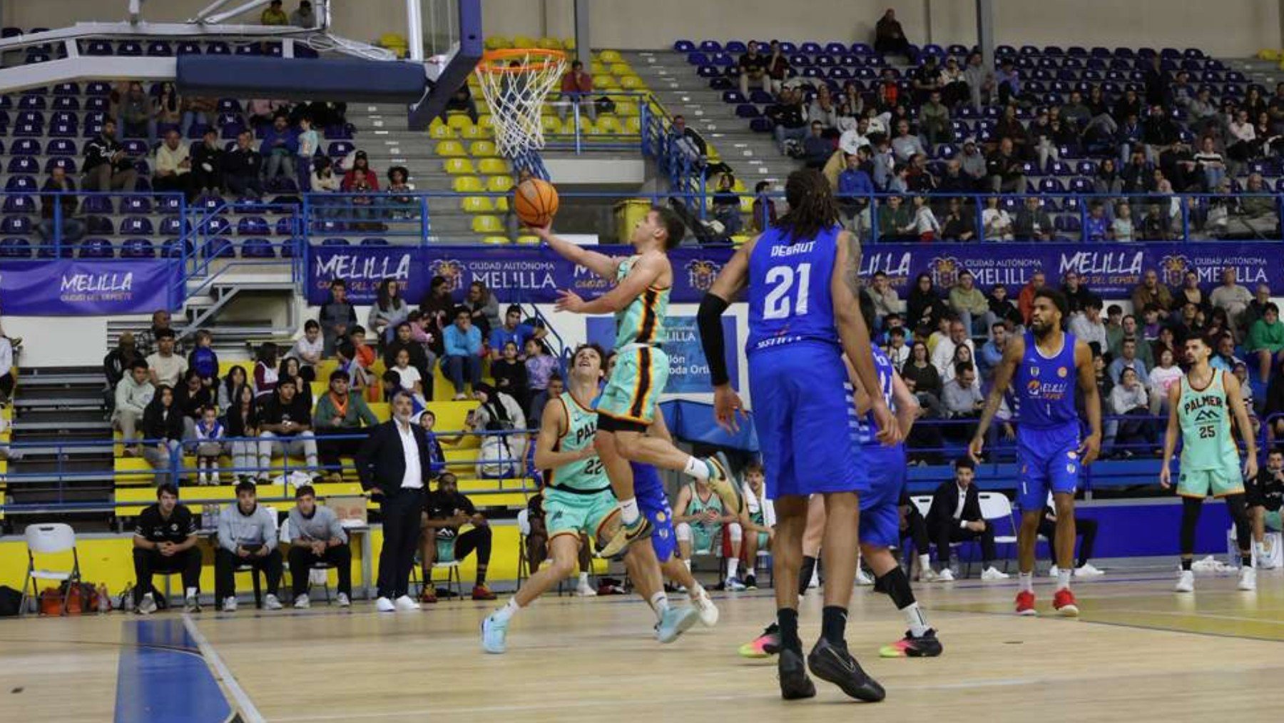 90-76. El Palmer Basket cede ante un productivo Melilla