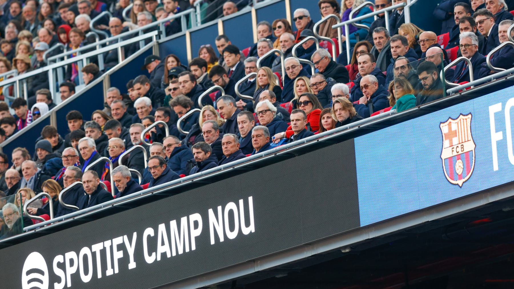 El palco del Camp Nou en el regreso del Barça a su estadio. (EFE)