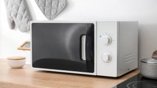 Vaso de agua en el microondas