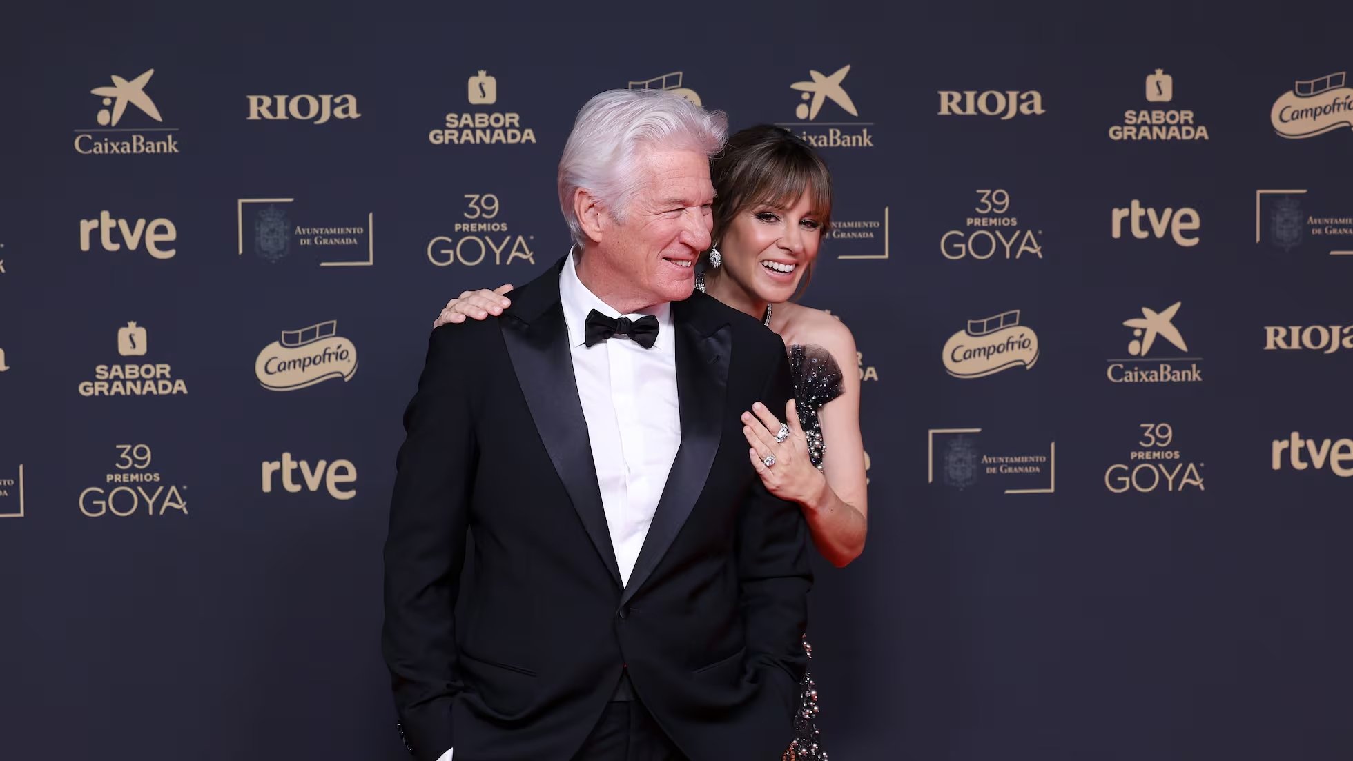 Richard Gere y Alejandra Silva en la alfombra roja de los Premios Goya.