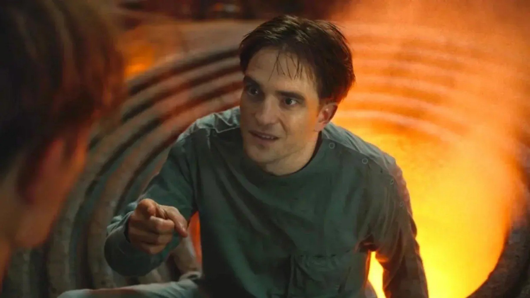 Robert Pattinson en ‘Mickey 17’ (Warner Bros).