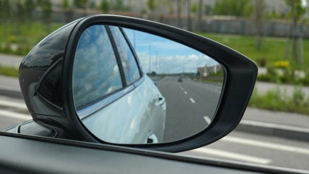 Bolsas de plástico en los retrovisores