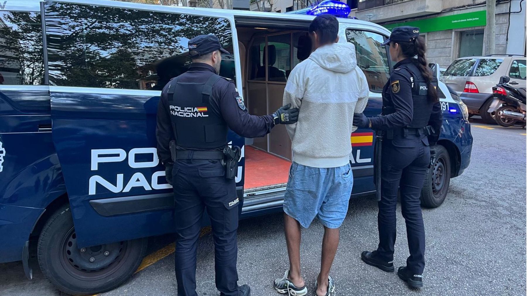 Detenido en Palma el violento ladrón que arrasó un supermercado y arrancó la cadena de oro a un anciano