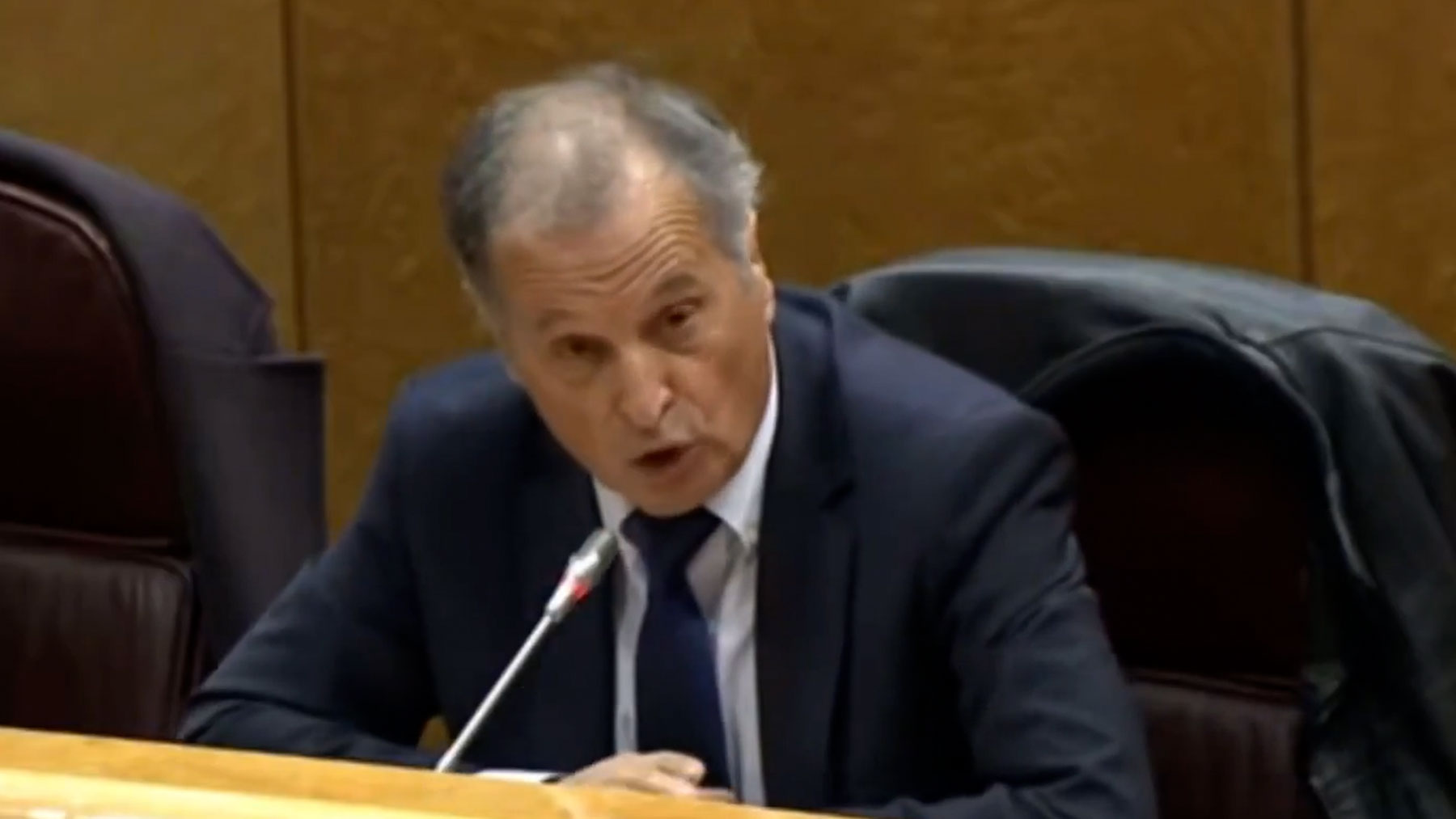 El desprecio de un senador socialista a los agentes: La profesión de riesgo os la tenéis que ganar