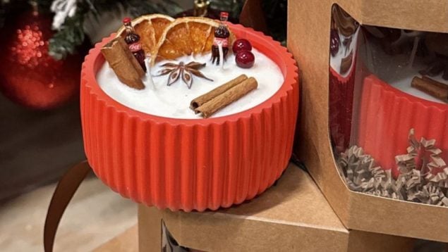 Una vela de Coca-Cola: así es el nuevo proyecto para combatir la soledad de los mayores