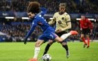 Marc Cucurella y Lamine Yamal chocan en el Chelsea-Barcelona de la quinta jornada Champions League.