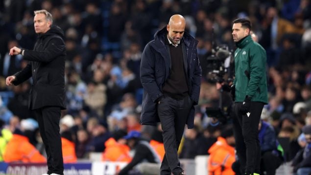 Pep Guardiola, técnico del Manchester City, durante el encuentro ante el Bayer Leverkusen