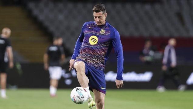 Robert Lewandowski, en un calentamiento con el FC Barcelona. (Europa Press)