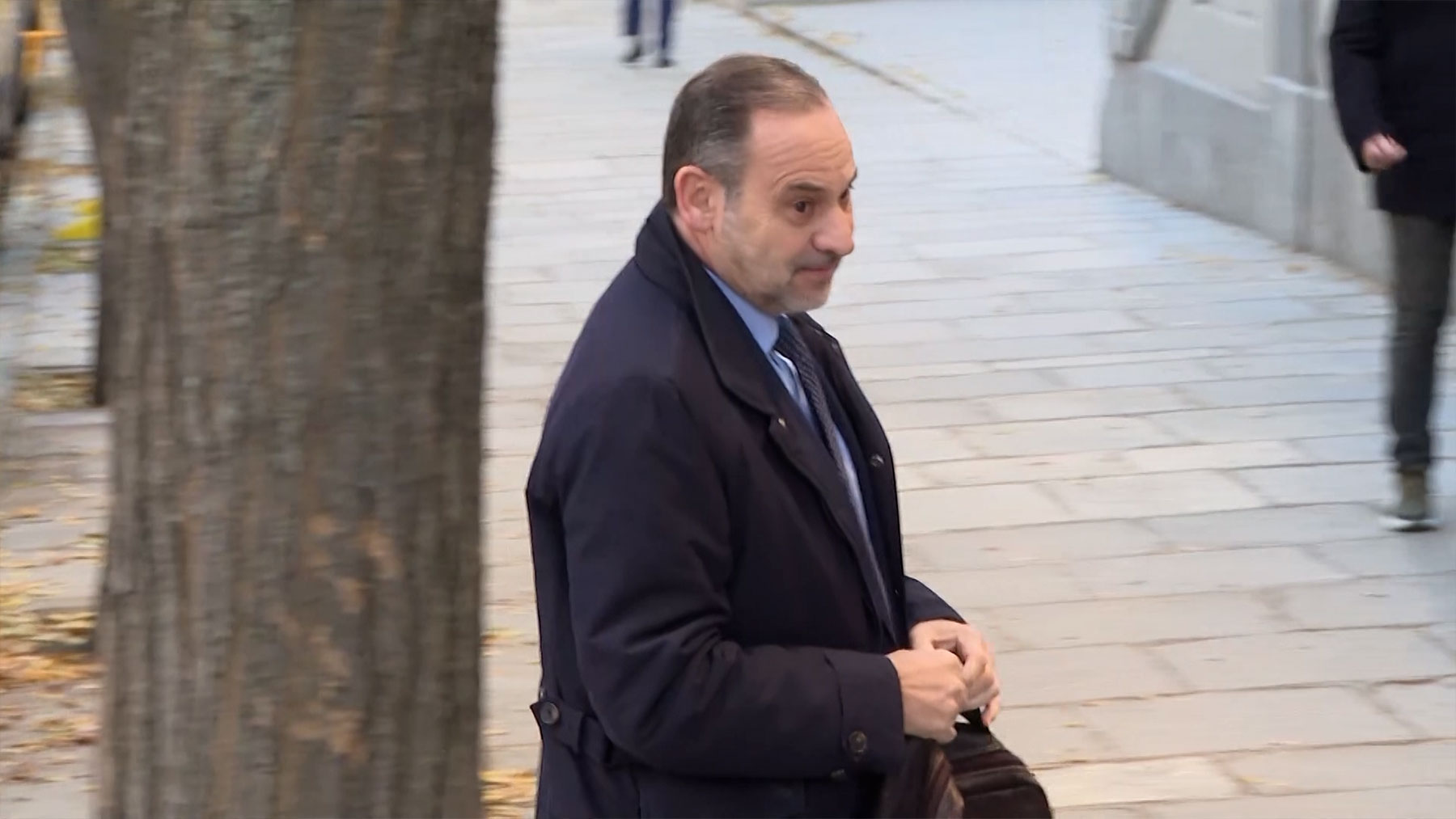 Ábalos llega al Supremo con una hora de antelación el día que se juega seguir en libertad