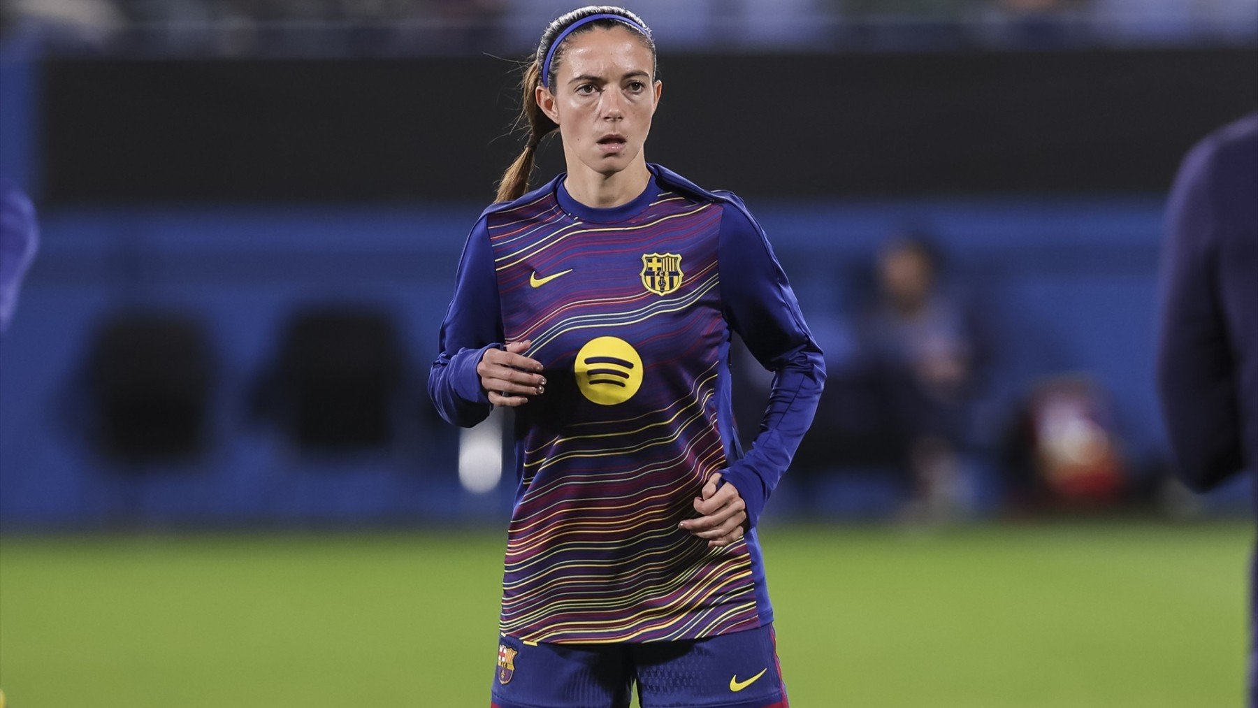Aitana Bonmatí, en un calentamiento con el FC Barcelona. (Europa Press)