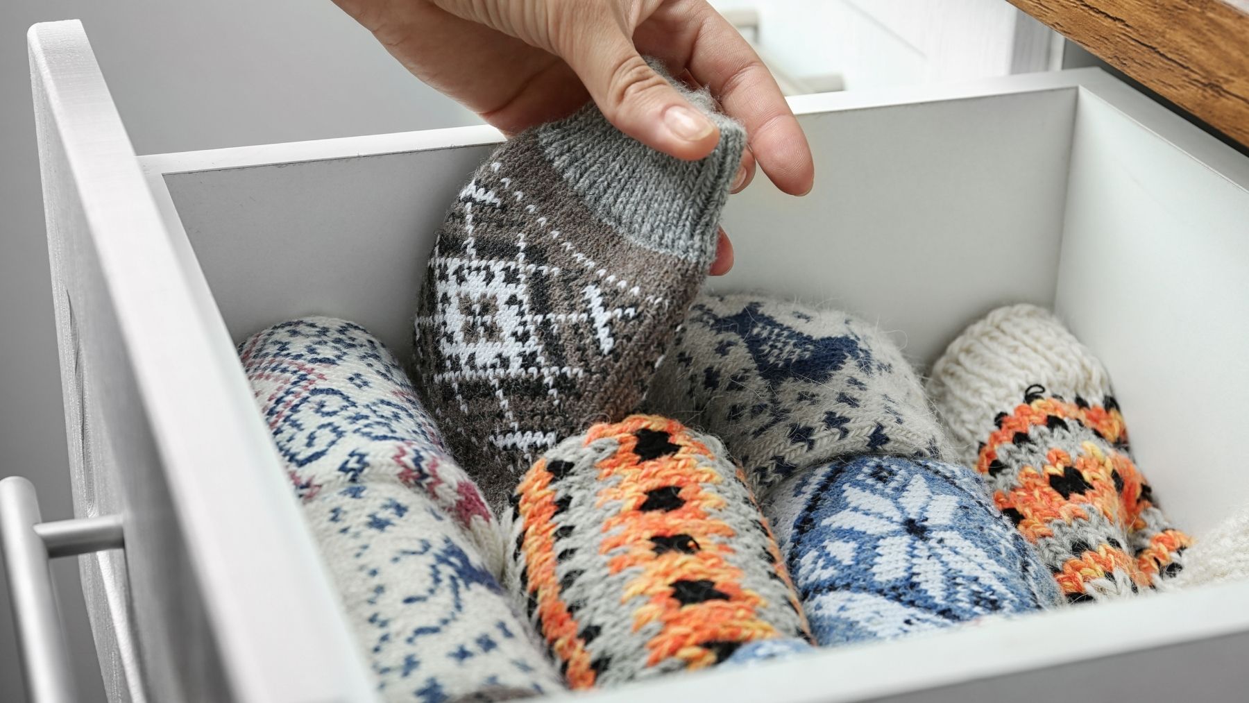 El sencillo truco para tener el cajón de los calcetines siempre ordenado: funciona