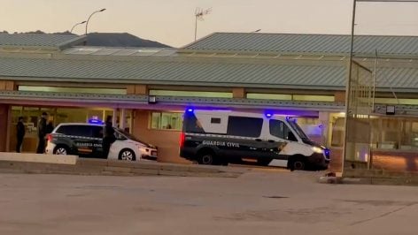 Llegada a la prisión de Soto del Real del furgón en el que iban Ábalos y Koldo.