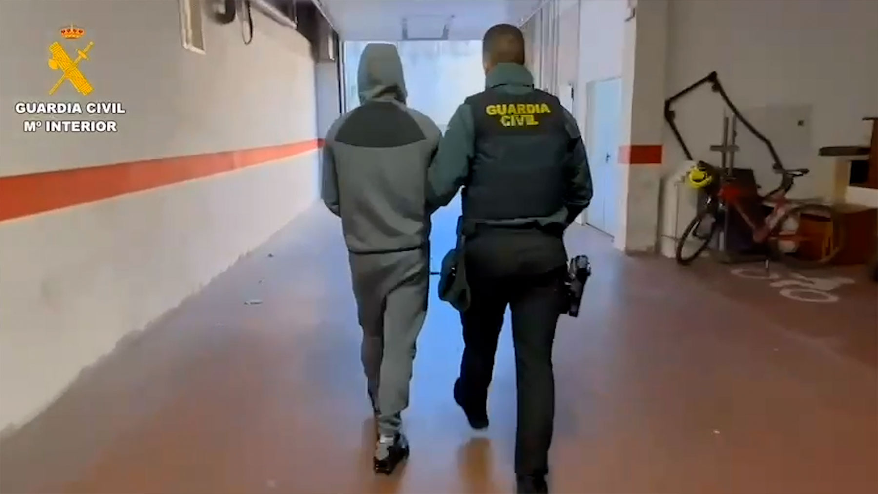 Asaltan un piso y apalean a los dueños fingiendo ser repartidores en Villanueva del Pardillo (Madrid)