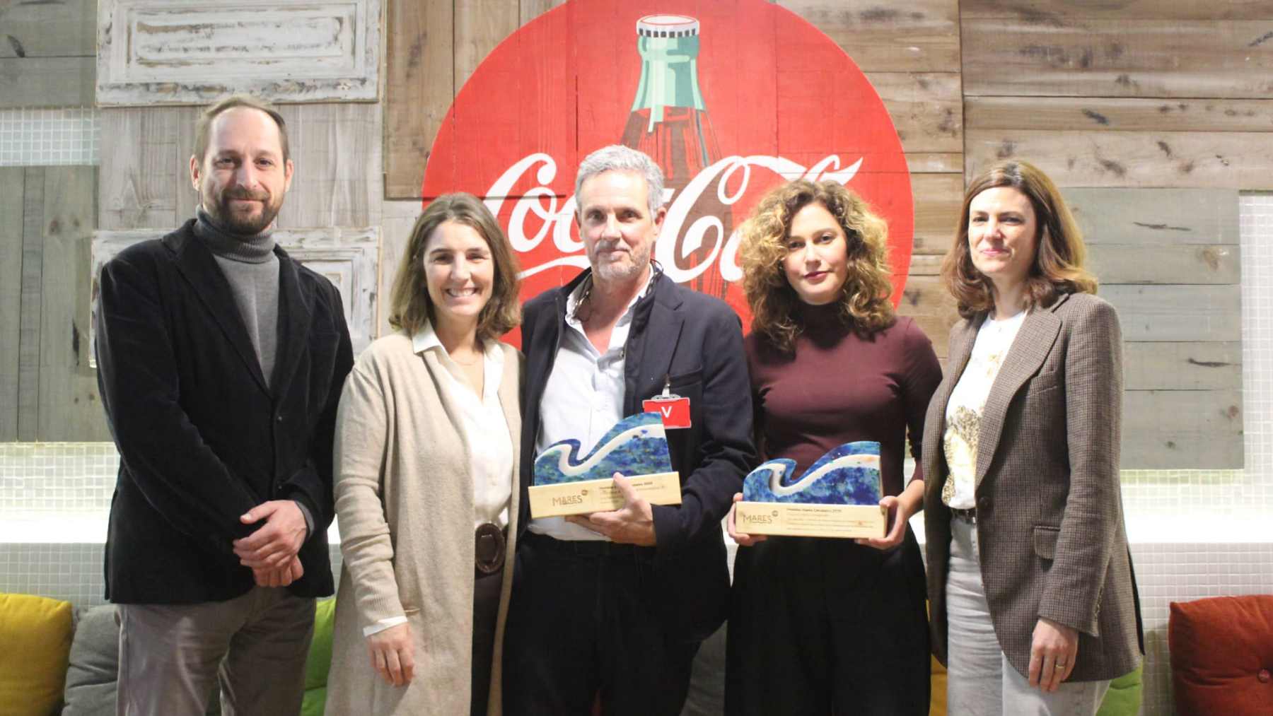 El equipo de Mares Circulares con los premiados.